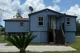 202 Snug Harbor Dr, Liverpool, TX 77577 - Photo 2