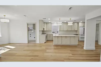 10627 Inwood Drive, Houston, TX 77042 - Photo 2