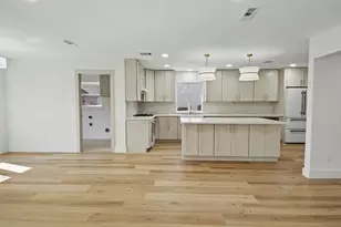 10627 Inwood Dr, Houston, TX 77042 - Photo 2