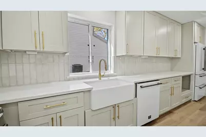 10627 Inwood Drive, Houston, TX 77042 - Photo 4