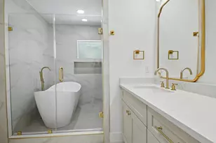 10627 Inwood Dr, Houston, TX 77042 - Photo 18