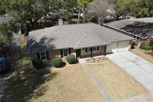 124 Dogwood St, Sugar Land, TX 77478 - Photo 1