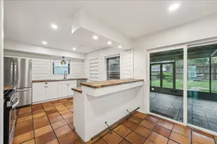 7262 Roos Rd, Houston, TX 77074 - Photo 8