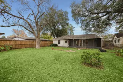7262 Roos Road, Houston, TX 77074 - Photo 2