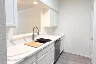 17497 Red Oak Dr, Houston, TX 77090 - Photo 8