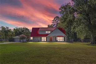 2920 Grace Ln, Highlands, TX 77562 - Photo 1