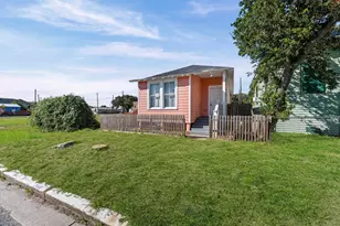 2818 Ave M 1/2, Galveston, TX 77550 - Photo 2