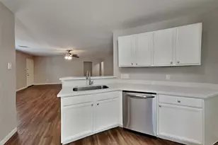 16716 Foursquare Dr, Conroe, TX 77385 - Photo 4