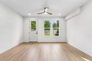 8027 Betty Boop St, Houston, TX 77028 - Photo 16