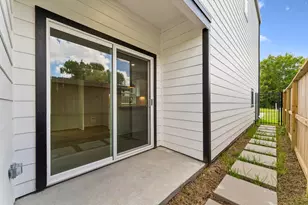 8027 Betty Boop St, Houston, TX 77028 - Photo 38