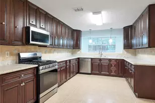 813 Glen Hollow Ct, Conroe, TX 77385 - Photo 2