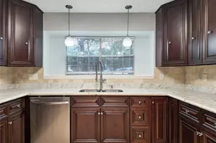 813 Glen Hollow Ct, Conroe, TX 77385 - Photo 4