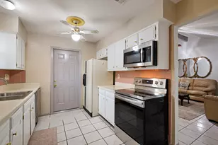 6230 Knoll West Dr, Houston, TX 77072 - Photo 8
