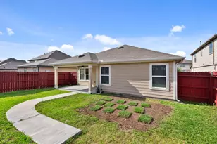 2611 Hawthorn Mill Ln, Houston, TX 77038 - Photo 46