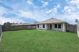 9810 Laurel Lake Ln, Conroe, TX 77384 - Photo 4