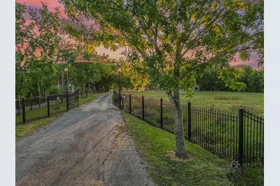 9731 Hadden Road, Baytown, TX 77521 - Photo 8