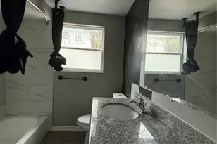 8910 Ilona Ln, Houston, TX 77025 - Photo 12