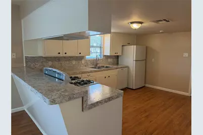 5910 Woodview Drive, Humble, TX 77396 - Photo 10