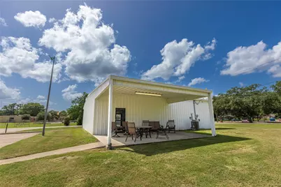 425 E Obryant Street, Bellville, TX 77418 - Photo 2