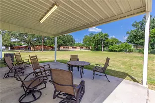 425 E Obryant St, Bellville, TX 77418 - Photo 6
