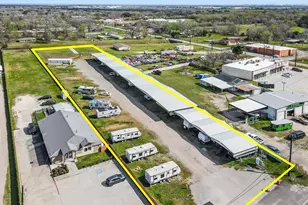 621 S Main St, Highlands, TX 77562 - Photo 1