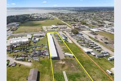 621 S Main Street, Highlands, TX 77562 - Photo 2