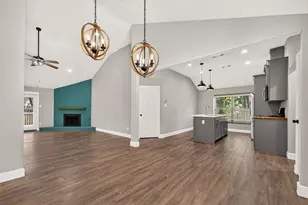8 N Brook Pebble Ct, The Woodlands, TX 77380 - Photo 18