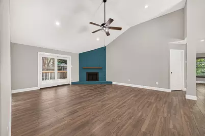 8 N Brook Pebble Court, The Woodlands, TX 77380 - Photo 12