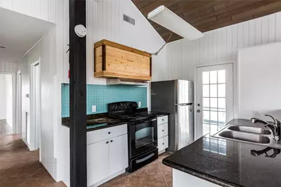 4907 Jolly Roger Road, Jamaica Beach, TX 77554 - Photo 10