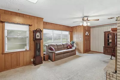 1335 Kathy Avenue, Sealy, TX 77474 - Photo 10