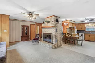 1335 Kathy Ave, Sealy, TX 77474 - Photo 8