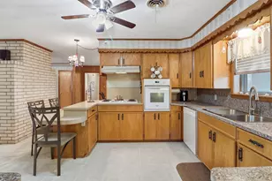 1335 Kathy Ave, Sealy, TX 77474 - Photo 14