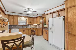 1335 Kathy Ave, Sealy, TX 77474 - Photo 12