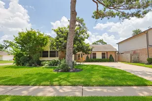 8638 Lake Crystal Dr, Houston, TX 77095 - Photo 2