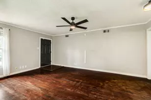 219 Camellia St, Lake Jackson, TX 77566 - Photo 8