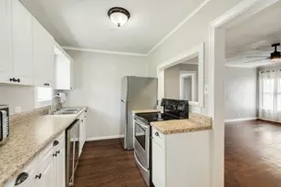 219 Camellia St, Lake Jackson, TX 77566 - Photo 12