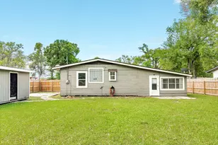 219 Camellia St, Lake Jackson, TX 77566 - Photo 22