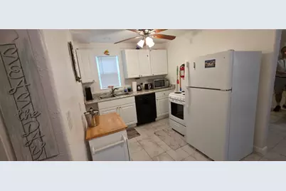1915 Avenue O 1/2 Rear Unit A, Galveston, TX 77550 - Photo 18