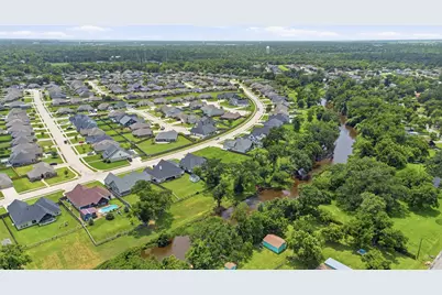 208 Creekside Lane, Lake Jackson, TX 77566 - Photo 12