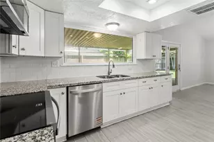 16915 Stardale Ln, Friendswood, TX 77546 - Photo 10