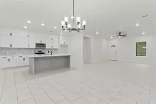 708 Azalea St, Waller, TX 77484 - Photo 4