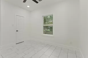 708 Azalea St, Waller, TX 77484 - Photo 20