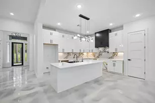 2405 W Greenbriar Dr, Huntsville, TX 77340 - Photo 10