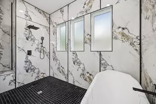 2405 W Greenbriar Dr, Huntsville, TX 77340 - Photo 14