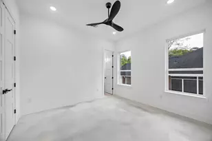 2405 W Greenbriar Dr, Huntsville, TX 77340 - Photo 16