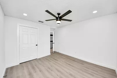 2911 Meadowgrass Lane, Houston, TX 77082 - Photo 32