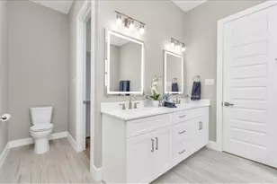 303 Queen Sude Ln, Houston, TX 77091 - Photo 8