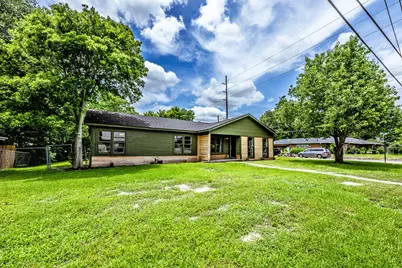 1604 Avenue P, Huntsville, TX 77340 - Photo 2
