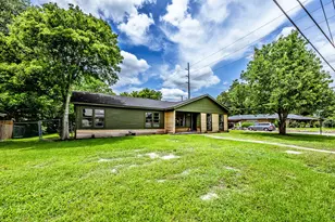 1604 Ave P, Huntsville, TX 77340 - Photo 2