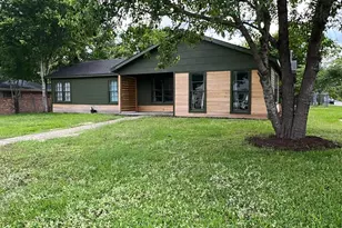 1604 Ave P, Huntsville, TX 77340 - Photo 2